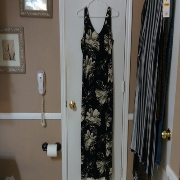 Dress - Picture 4 of 4